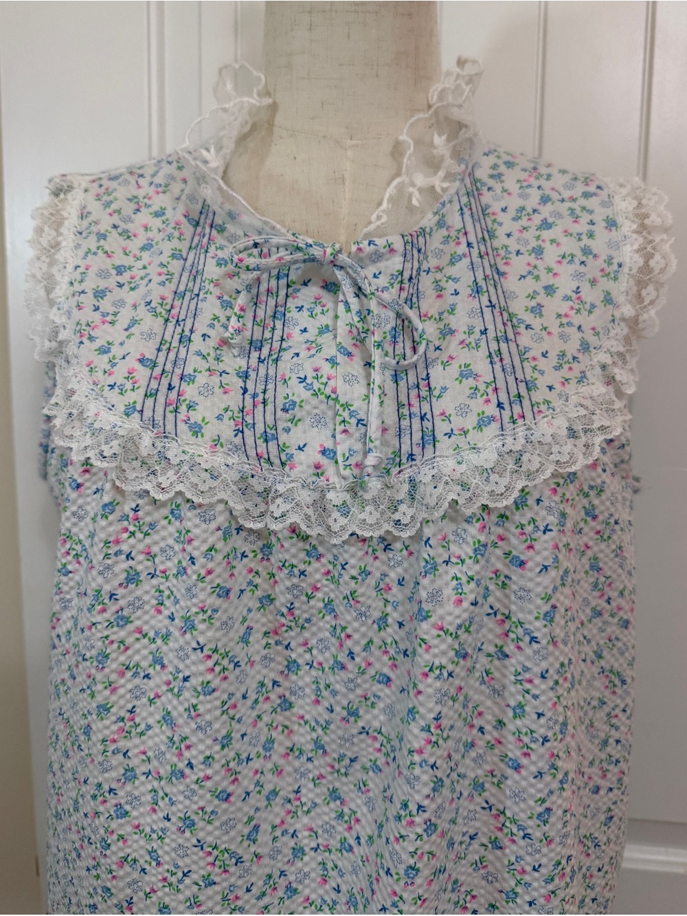 Montgomery Ward Vintage Floral Long Gown - Pastel Floral Design Medium